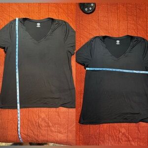 Athletic Works Women's Black Short Sleeve moisture-wicking V-Neck Tee